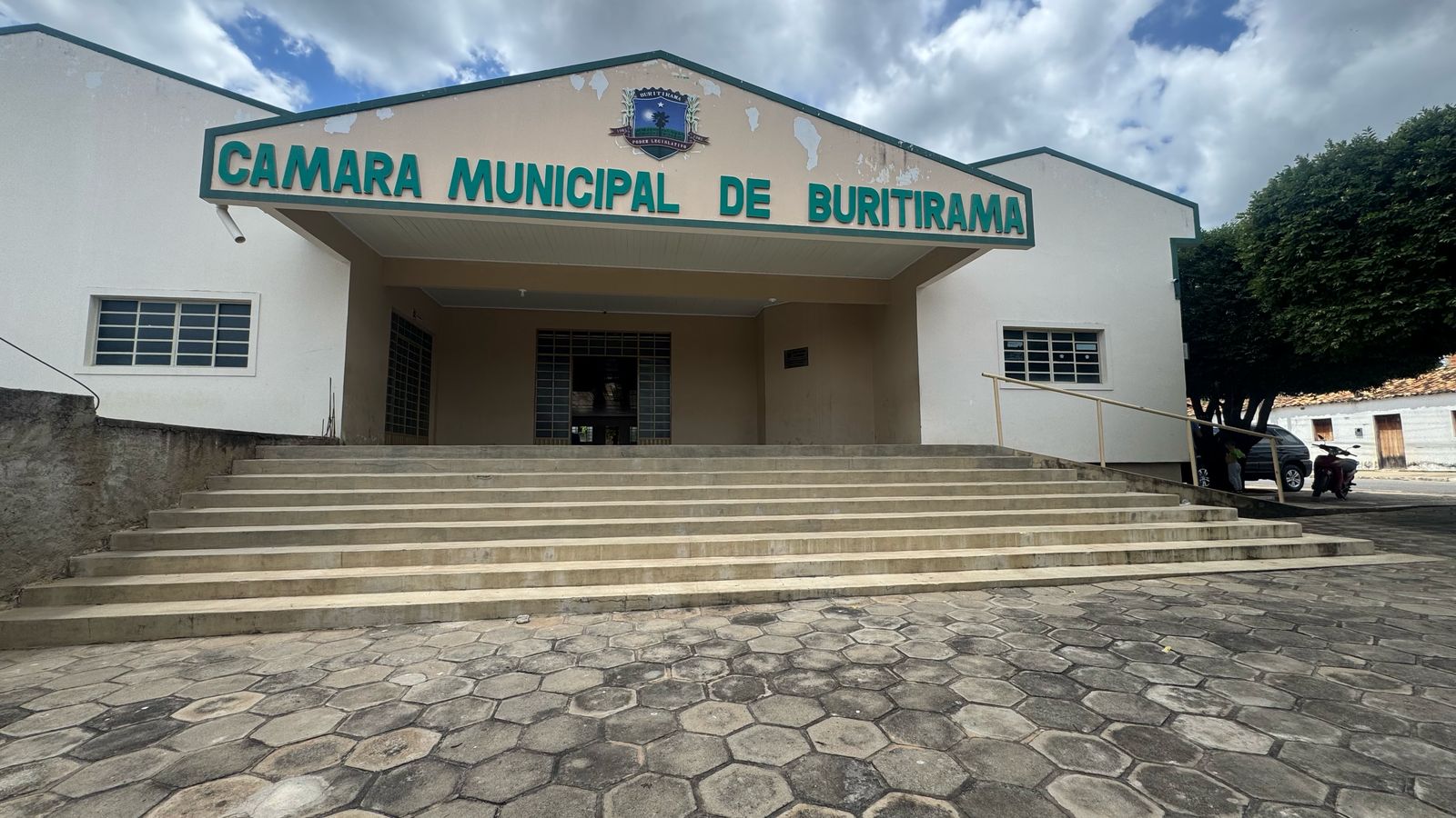Imagem da fachada da Câmara Municipal da Buritirama